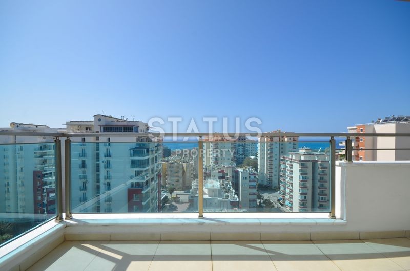 Penthouse 3+1 with furniture in the center of Mahmutlar, 180 m2 фото 1